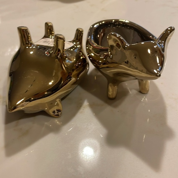 Two Gold Hedgehog Planters - Picture 3 of 4